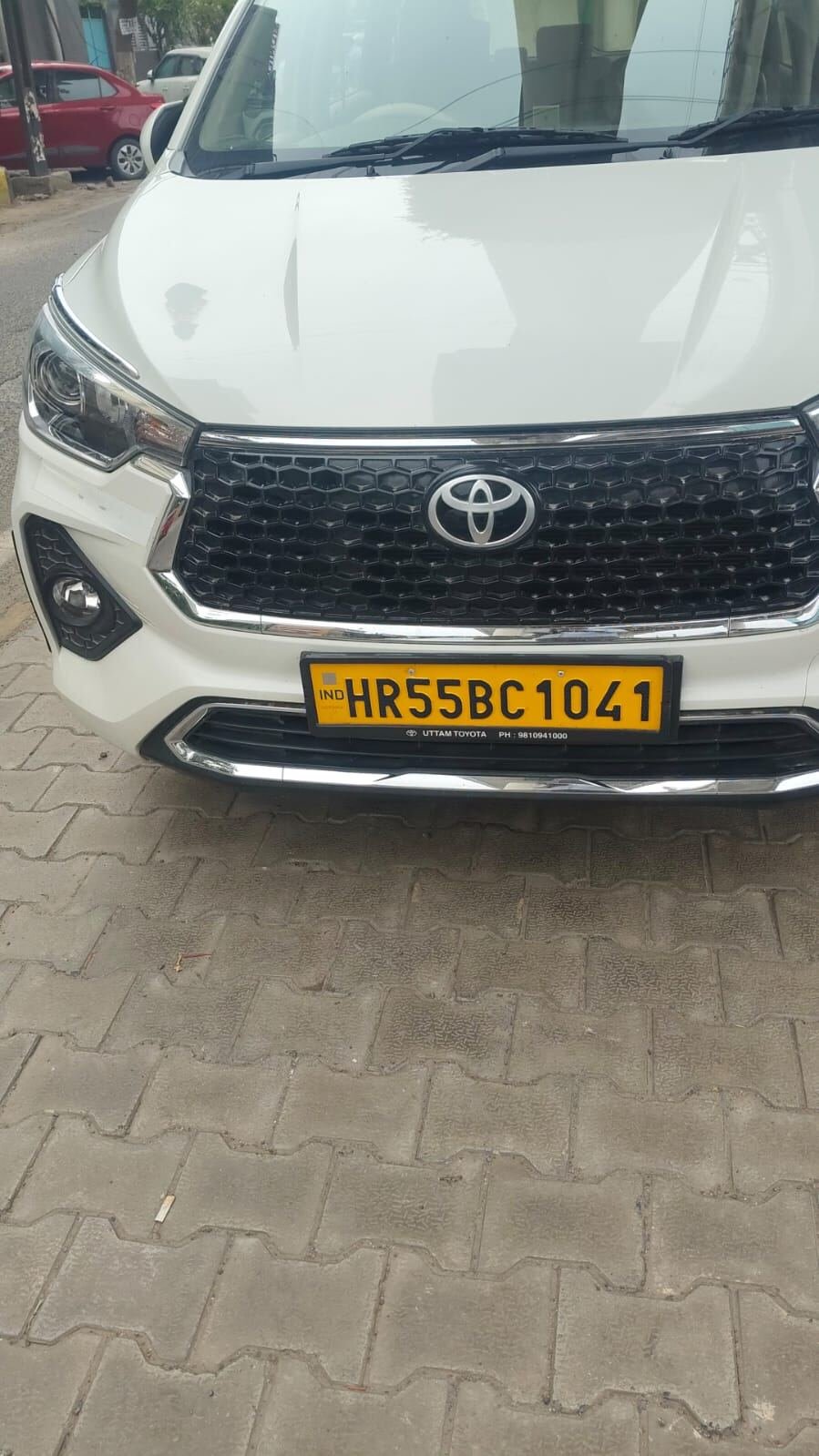 Toyota Innova Crysta taxi in Noida