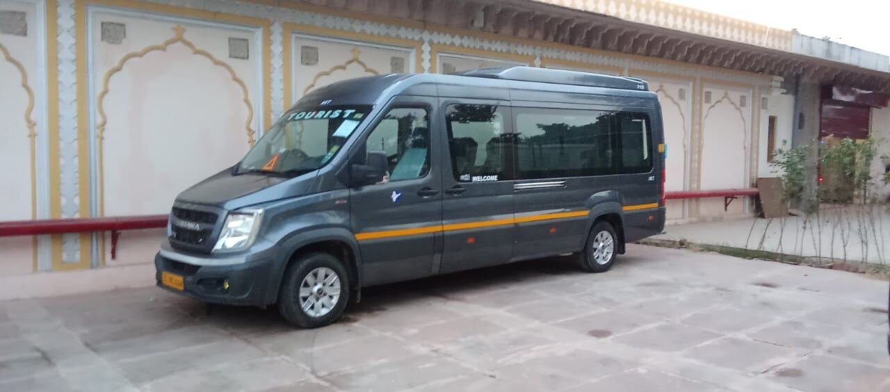 Tata Winger taxi in Noida